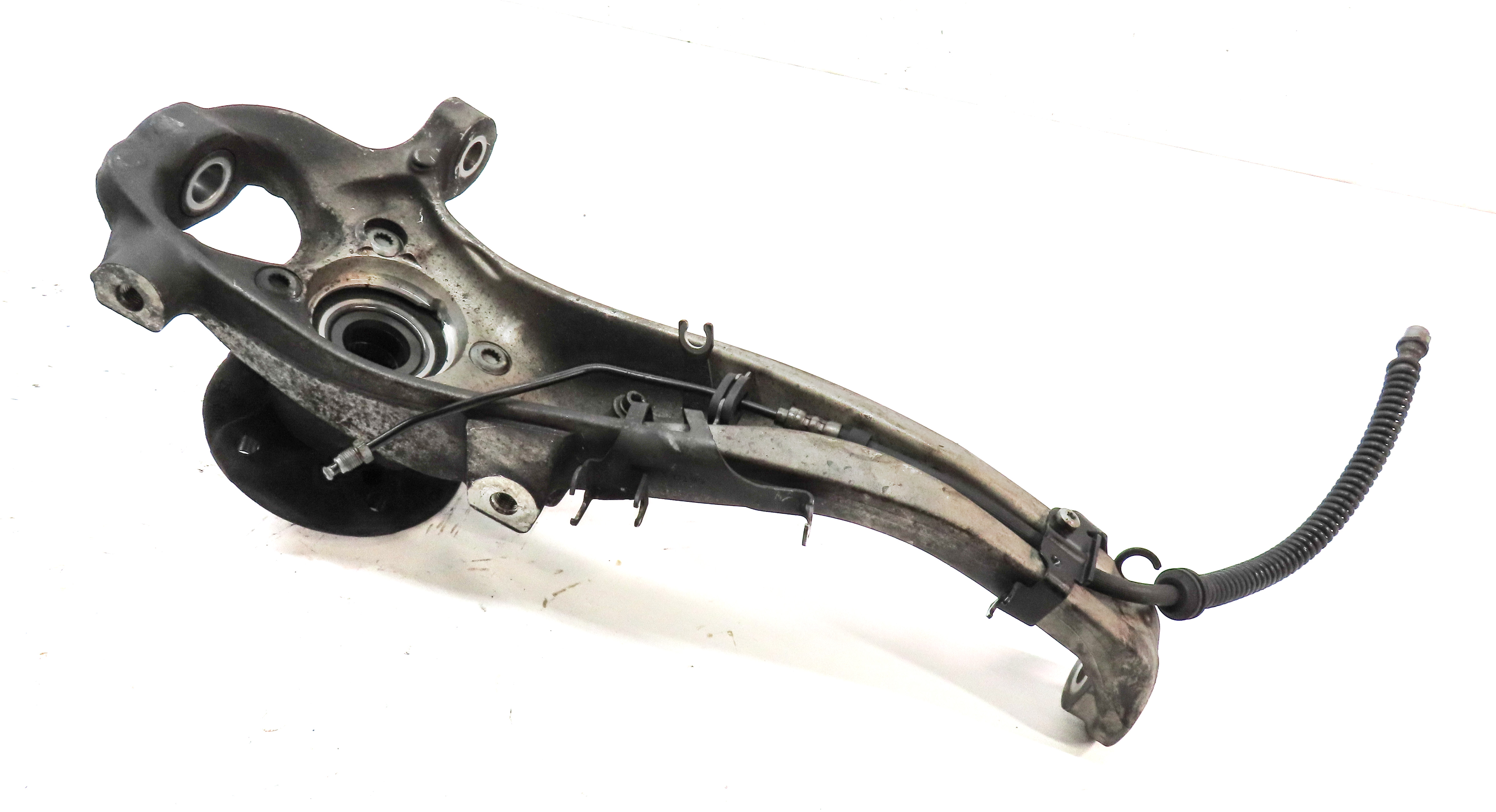 2011-2018 PORSCHE CAYENNE (958) LEFT FRONT DRIVER SPINDLE KNUCKLE WHEEL HUB — exact item pictured